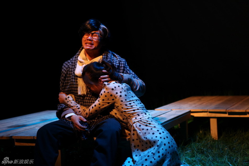 改编自蔡智恒小说《蝙蝠》中米克一故事,围绕一对情侣与一只狗,缴由