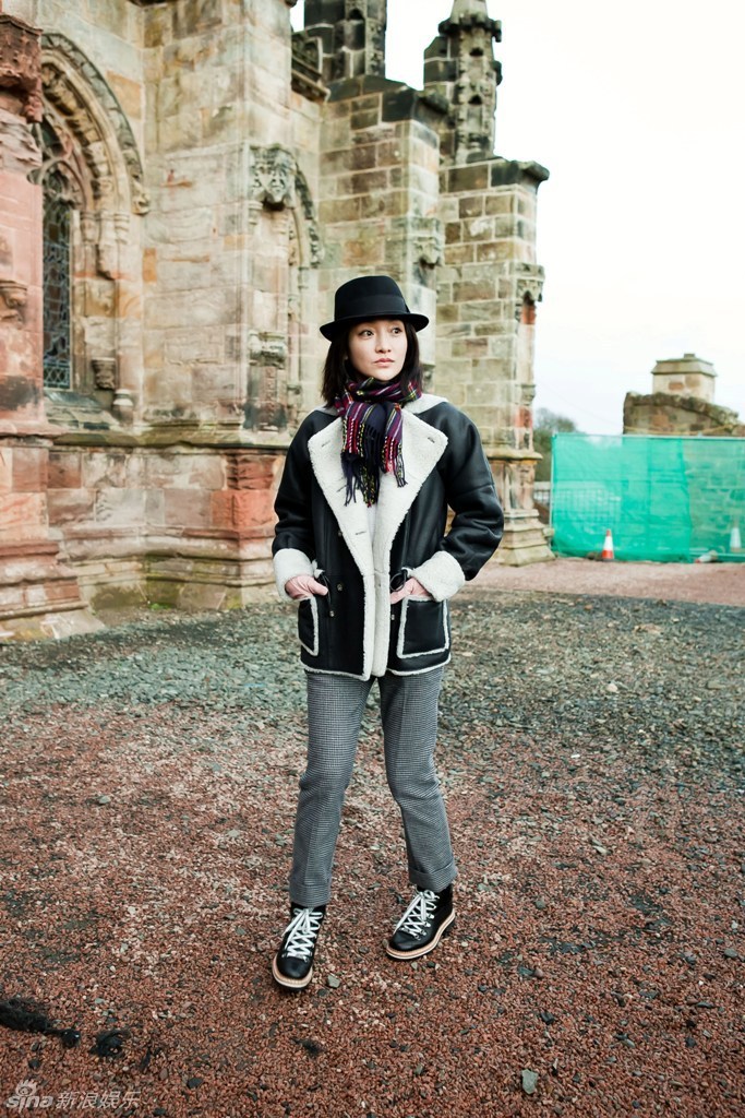 组图:周迅黑色皮衣套装爱丁堡看秀_高清图集_新浪网