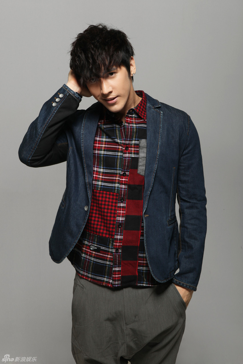 组图:张伦硕帅气写真尽展时尚魅力_高清图集_新浪网