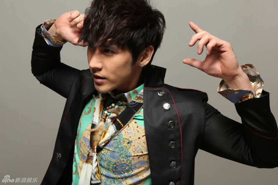 组图:张伦硕帅气写真尽展时尚魅力_高清图集_新浪网