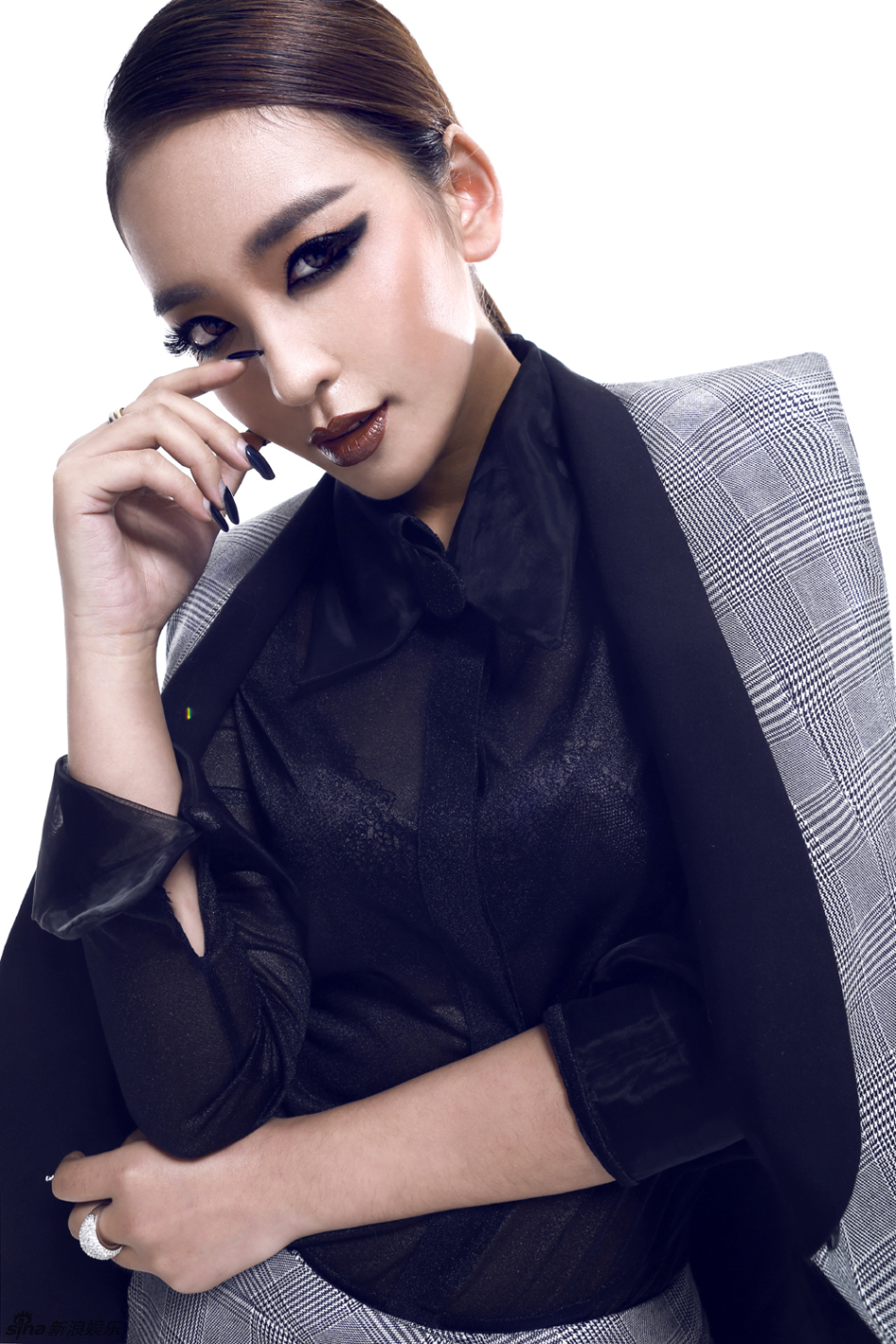 组图:曹阳中性熟女魅力写真大玩职场诱惑_高清图集_新浪网