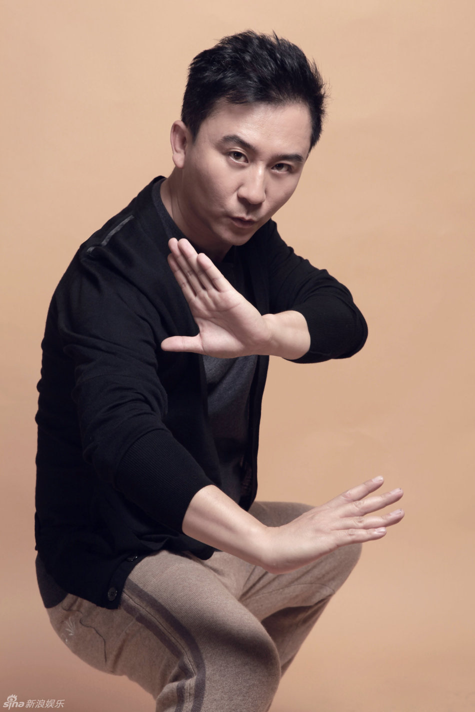 组图:赵毅写真鬼马搞怪 二十年真功夫炼"戏精"_高清图集_新浪网