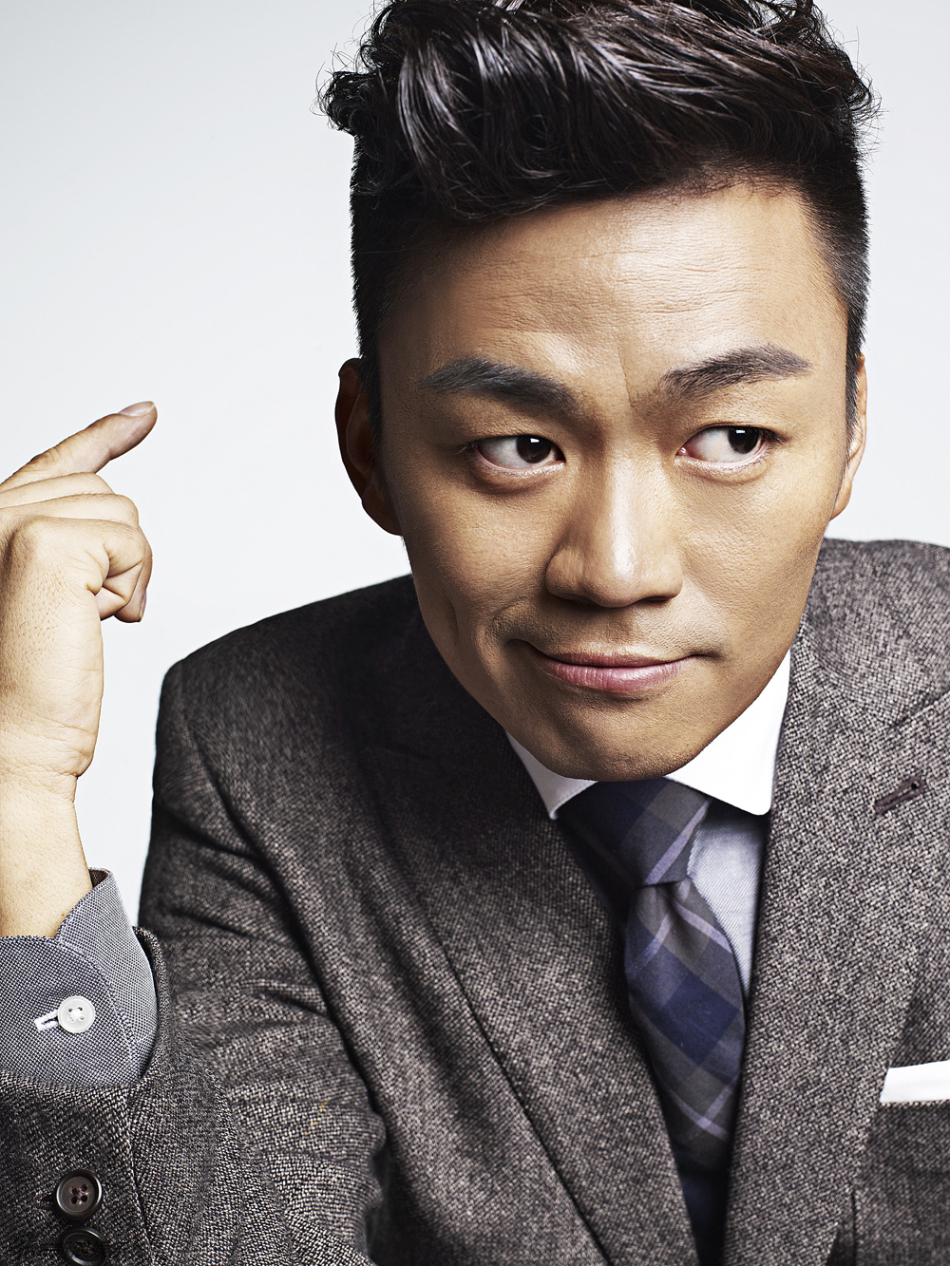 新浪娱乐讯 近日,王宝强一组百变写真曝光,身着修身西服,化身英伦绅士