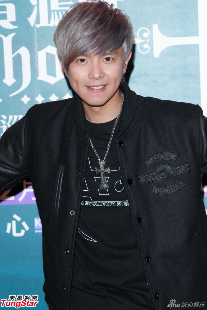 小鬼黄鸿升香港开唱 台上提旧爱发感慨