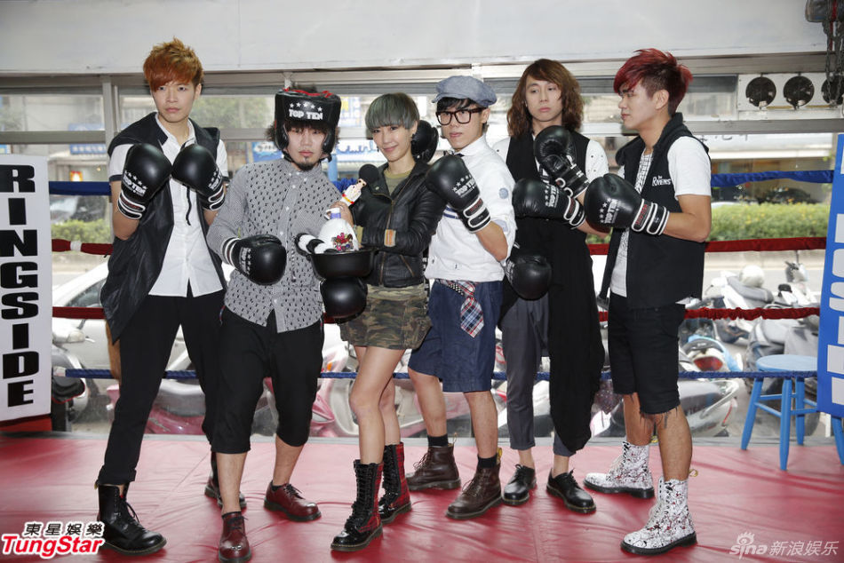 新浪娱乐讯 台湾乐团"八三夭"三位团员小橘,阿逼,霸天明年1月将入伍