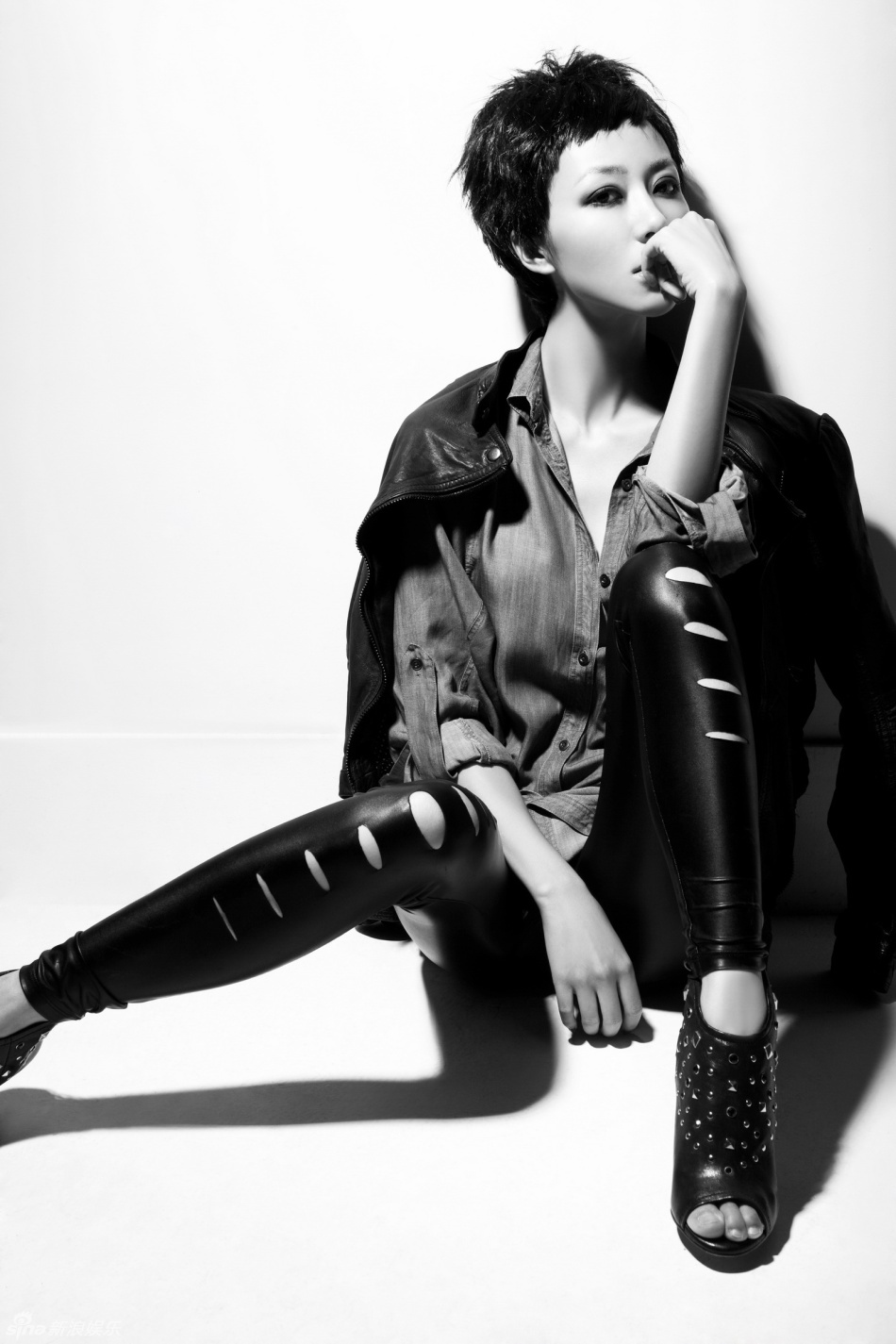 韩雪烟熏妆短发造型颠覆演绎中性美