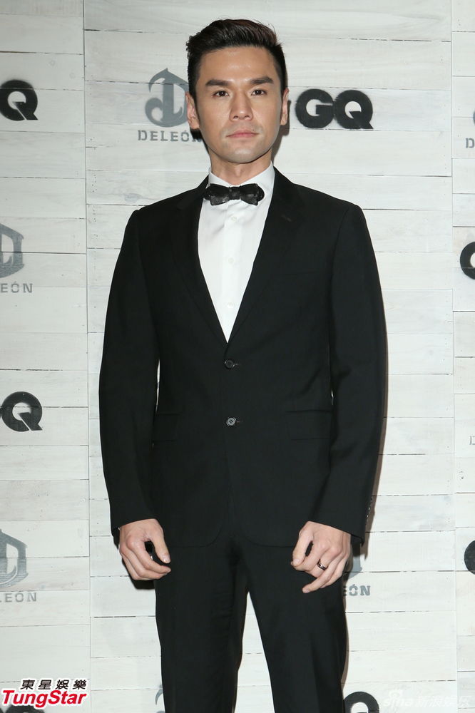 张孝全今日晚间出席gq颁奖典礼,特别以一袭黑色帅气西装,小蓄胡子崭露