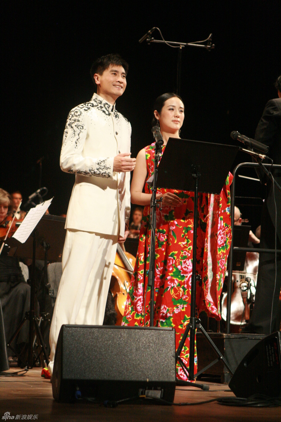 陕北民歌波兰华沙站--郝歌与关迟