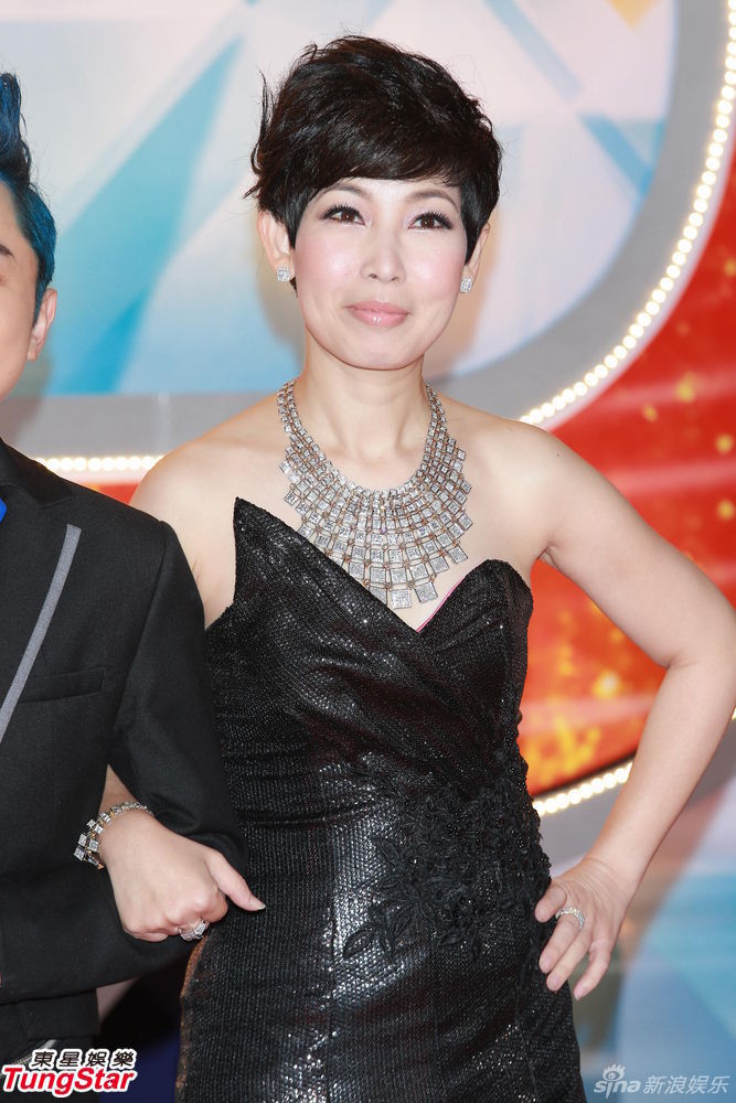 黎芷珊黑裙优雅 牵手王祖蓝喜感十足