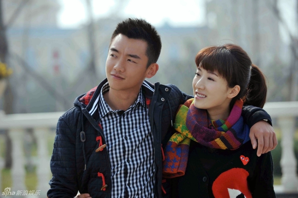 组图:郑恺李念携手雪姨 赶拍新戏《爱的秘笈》_高清图集_新浪网