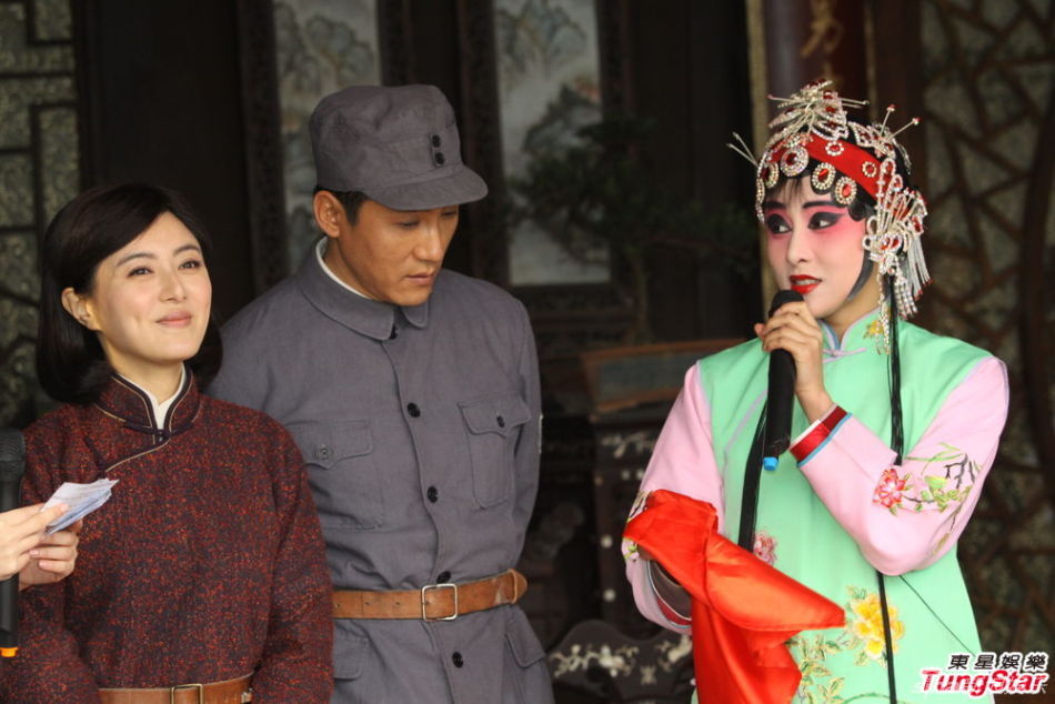 组图:贾青《战地狮吼》扮花旦 两头赶戏吃不消_高清图集_新浪网