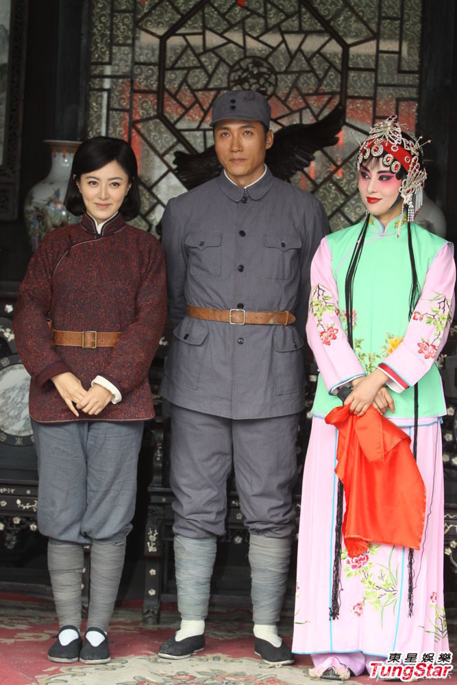 组图:贾青《战地狮吼》扮花旦 两头赶戏吃不消_高清图集_新浪网