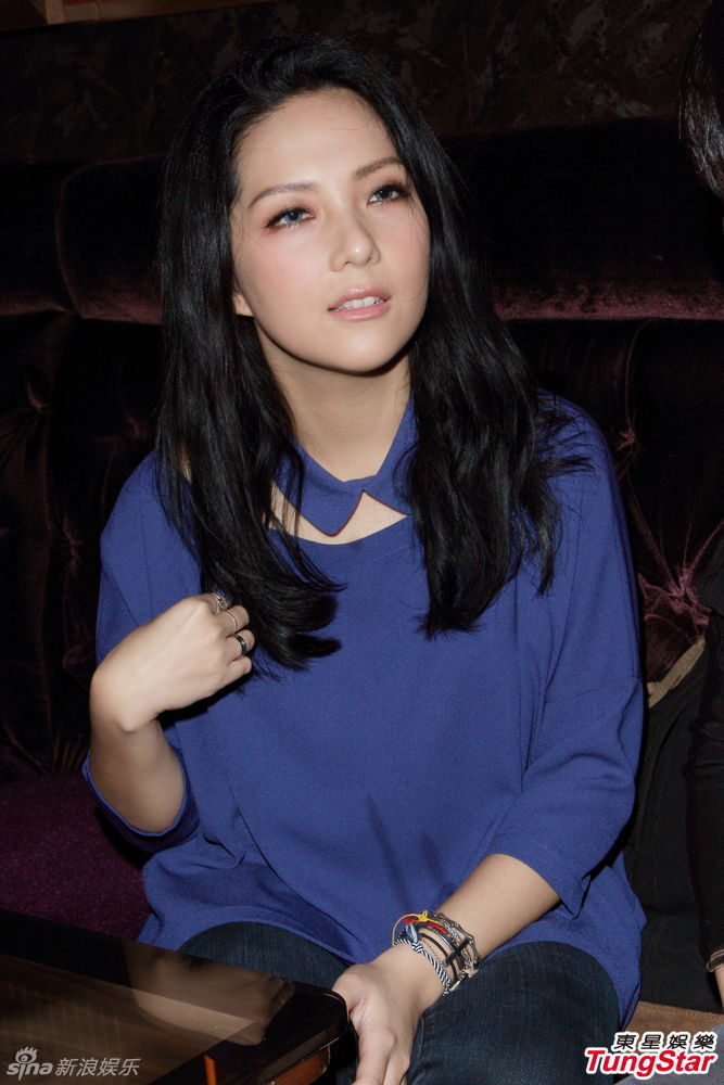 卫兰ktv与粉丝共乐