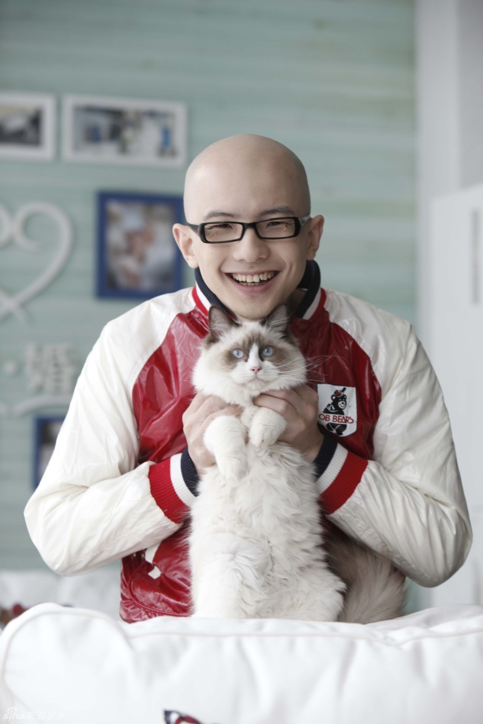 平安发全新单曲《平安夜》 圣诞写真展童真