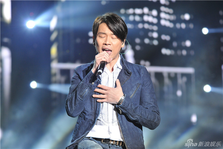 2013年元旦当晚,"中国好声音对战最强音"在福建泉州