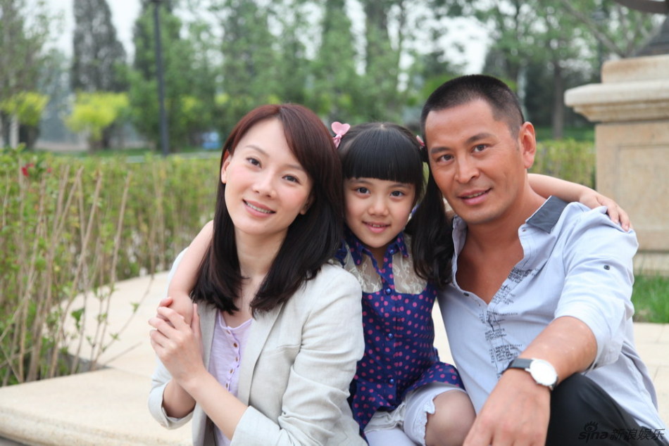 王亚楠陈数幸福的三口之家