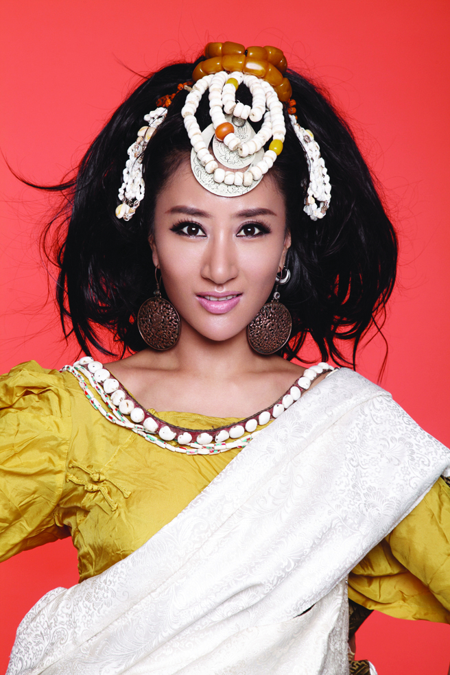 新浪娱乐讯 近日 ,阿佳组合新专辑《吉祥恋》专辑造型曝光,阿佳组合三