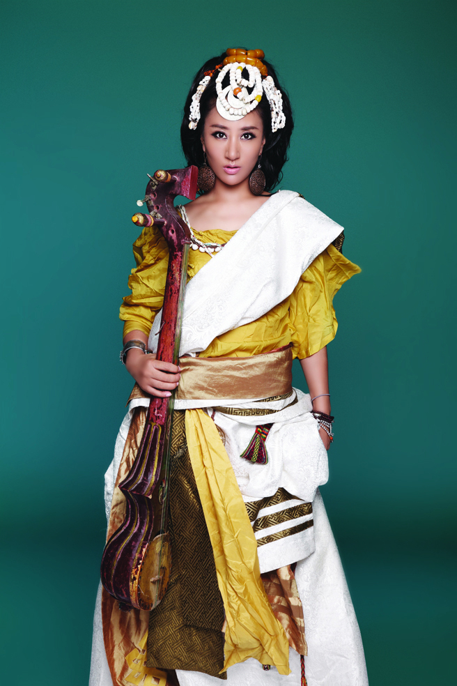 新浪娱乐讯 近日 ,阿佳组合新专辑《吉祥恋》专辑造型曝光,阿佳组合三