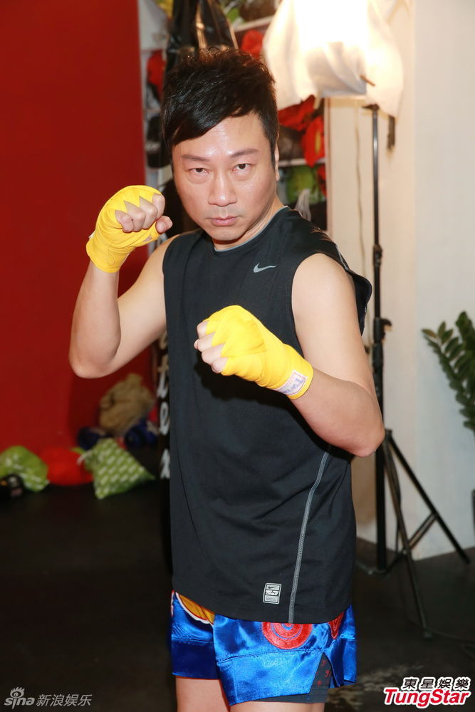 组图:黎耀祥陈法拉变拳击手 片场练拳挥汗如雨_高清图集_新浪网