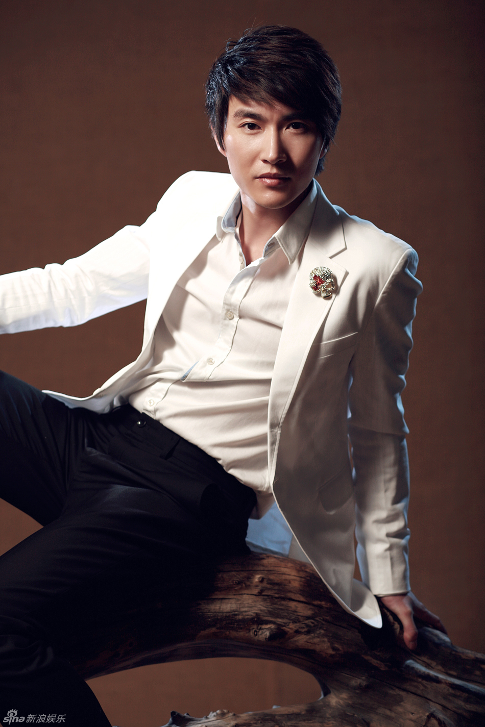 组图:陆昱霖写真曝光 气质儒雅展熟男魅力_高清图集_新浪网