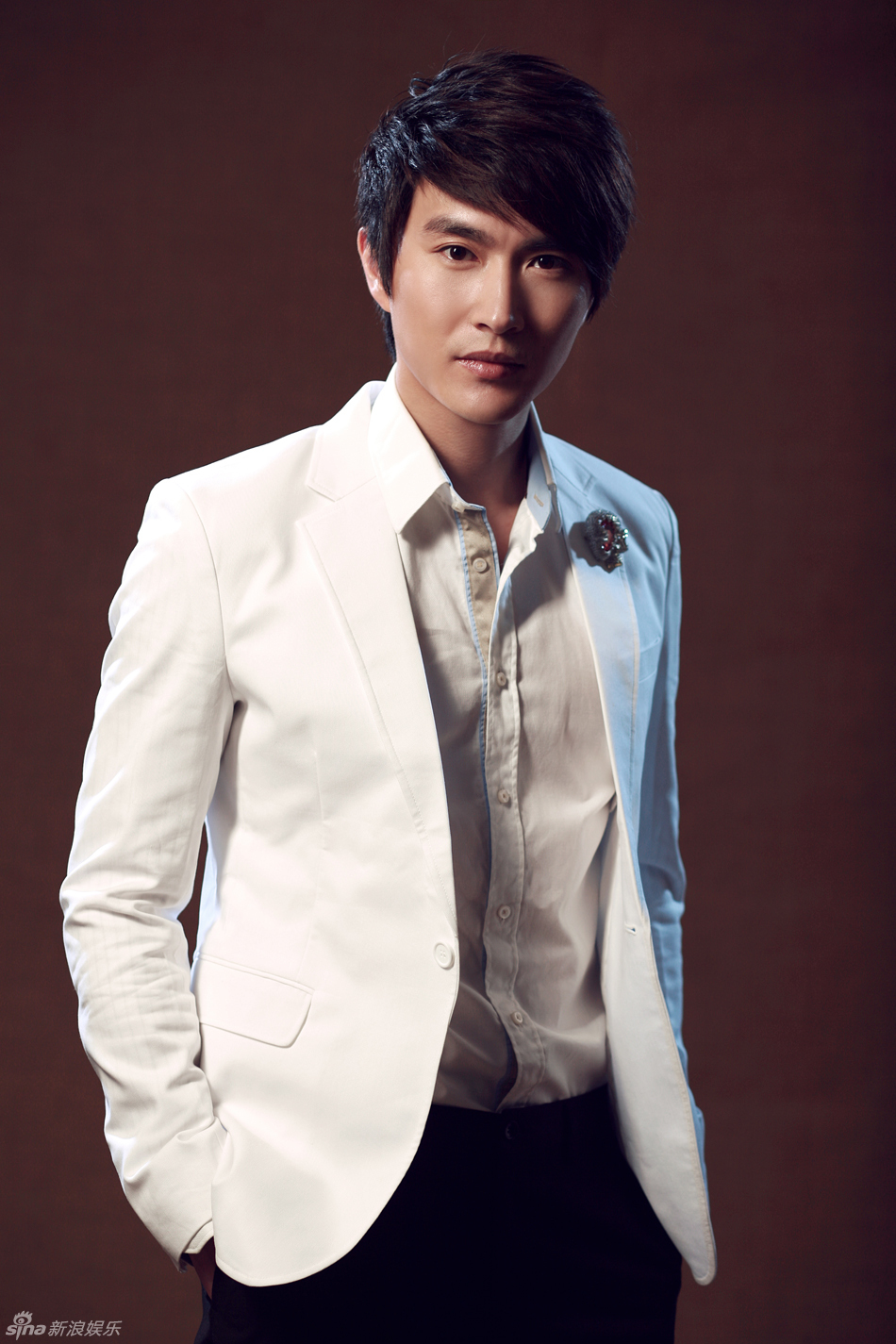 组图:陆昱霖写真曝光 气质儒雅展熟男魅力_高清图集_新浪网
