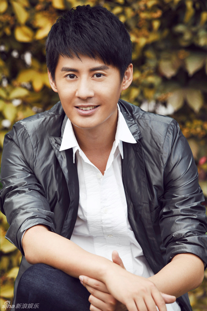 张天其绅士写真展现型男魅力