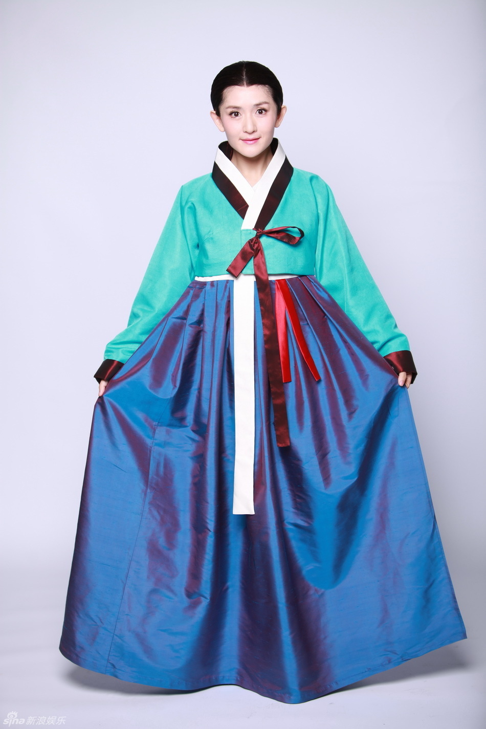 《百变大咖秀》第三季开播,谢娜以韩剧《大长今》中李英爱的经典造型