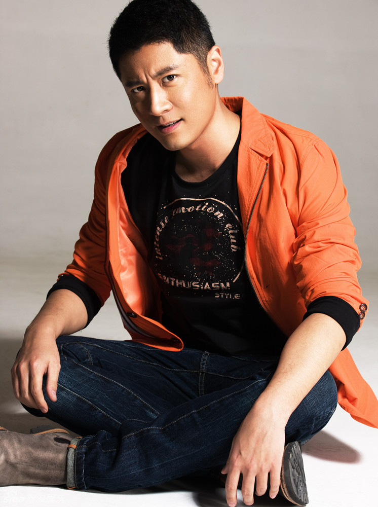 组图:任重型男写真 犀利眼神诉说不羁青春_高清图集_新浪网