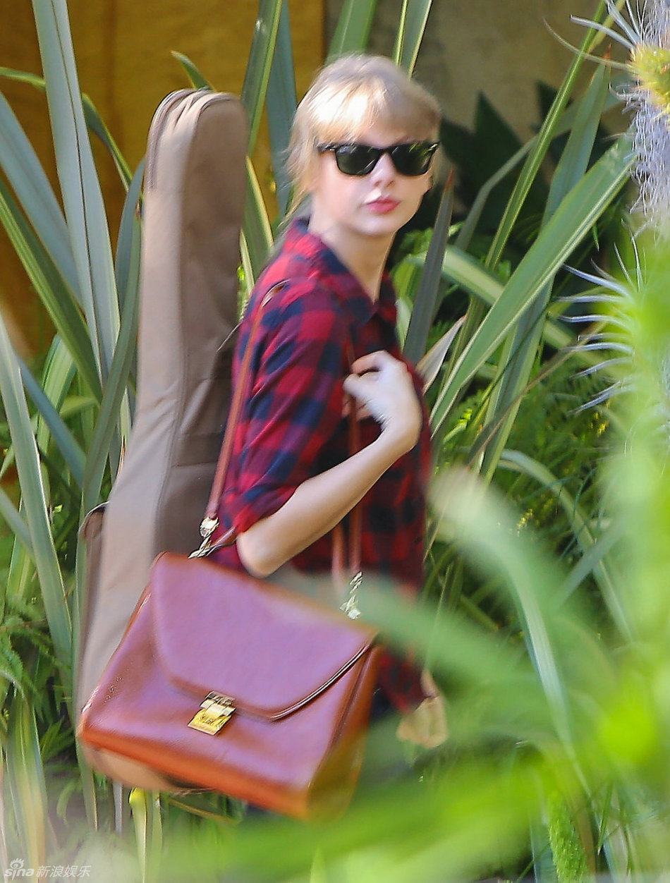 泰勒休闲装重返录音室