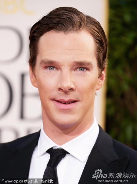 卷福本尼迪克特-康伯巴奇亮相笑容迷人