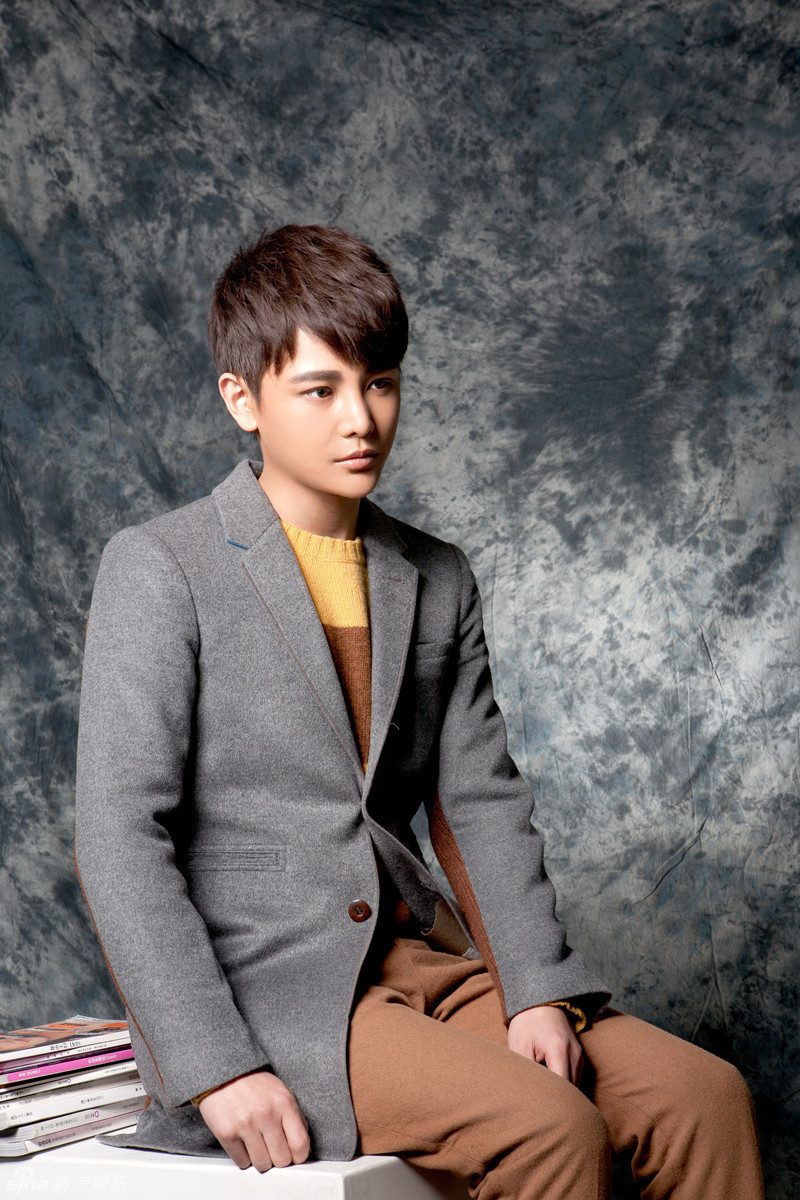 新浪娱乐讯 近日,孙坚因出演《山河恋》孙坚人气急升,目前曝光一组