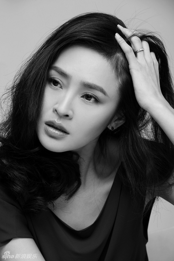 组图:于明加黑白写真演绎复古美人_高清图集_新浪网