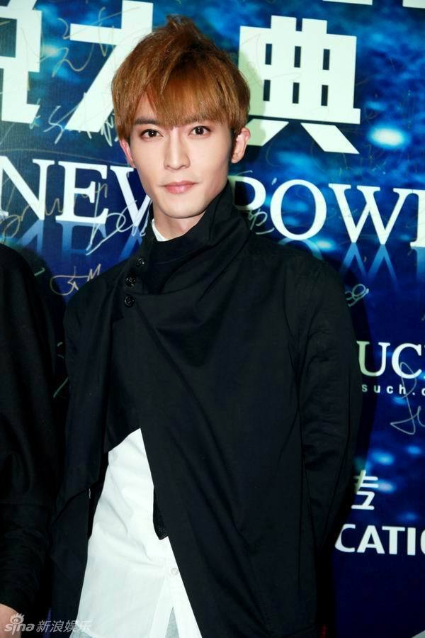 陈威翰亮相盛典潮范儿十足