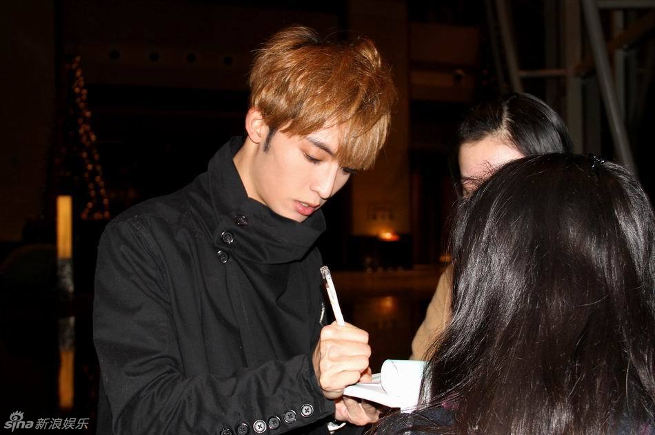 陈威翰亮相盛典潮范儿十足