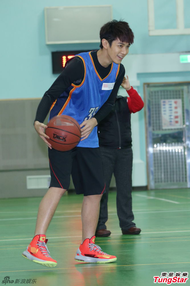 柯震东篮球图片
