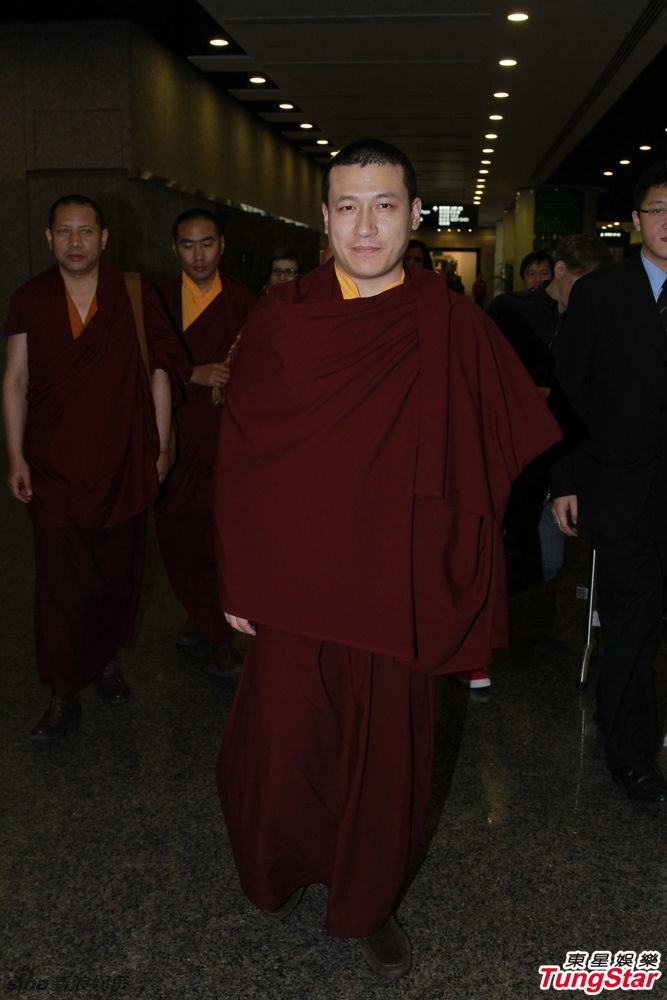 组图:张智霖袁咏仪亮相佛法盛典 祈愿身体健康_高清图集_新浪网