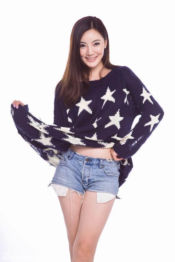 李晨熙妆容精致