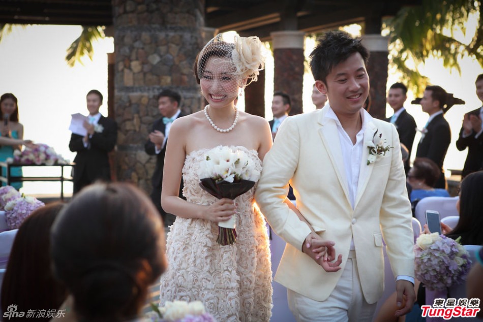组图:陈爽梁梓轩大婚 姊妹团性感陪嫁_高清图集_新浪网