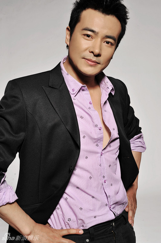 新浪娱乐讯 日前,内地男星于波为某时尚杂志拍摄大片.