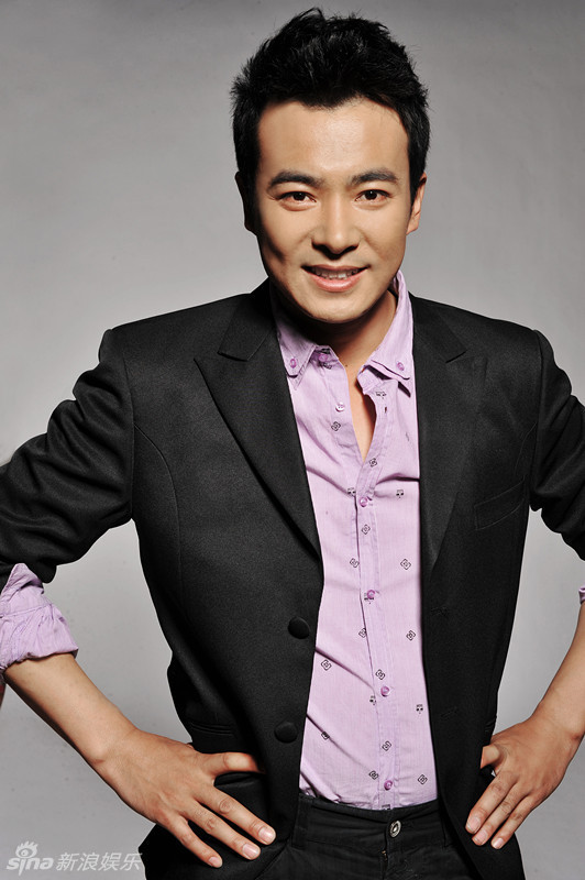 新浪娱乐讯 日前,内地男星于波为某时尚杂志拍摄大片.