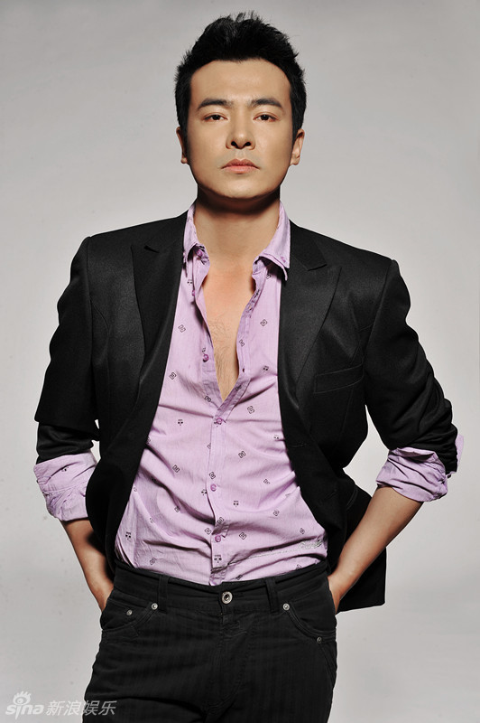 新浪娱乐讯 日前,内地男星于波为某时尚杂志拍摄大片.