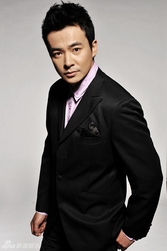 新浪娱乐讯 日前,内地男星于波为某时尚杂志拍摄大片.