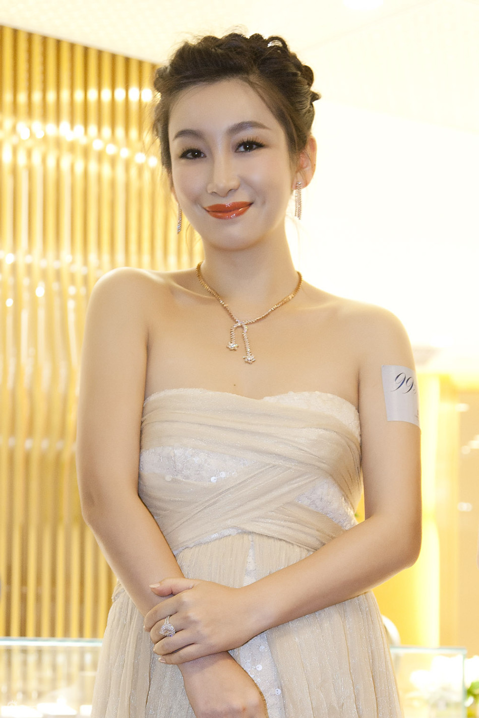 组图:秦海璐抹胸裸色长裙亮相活动典雅大方_高清图集_新浪网