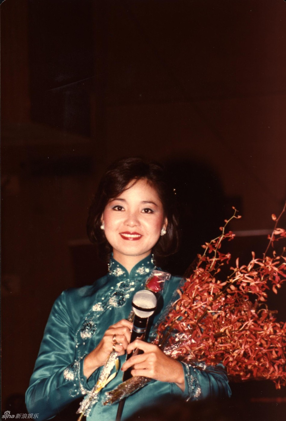 组图:邓丽君气质写真 娇俏少女蜕变巨星_高清图集_新浪网
