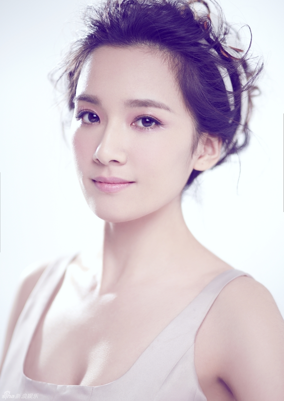 新浪娱乐讯 日前,演员张然推全新写真大片.