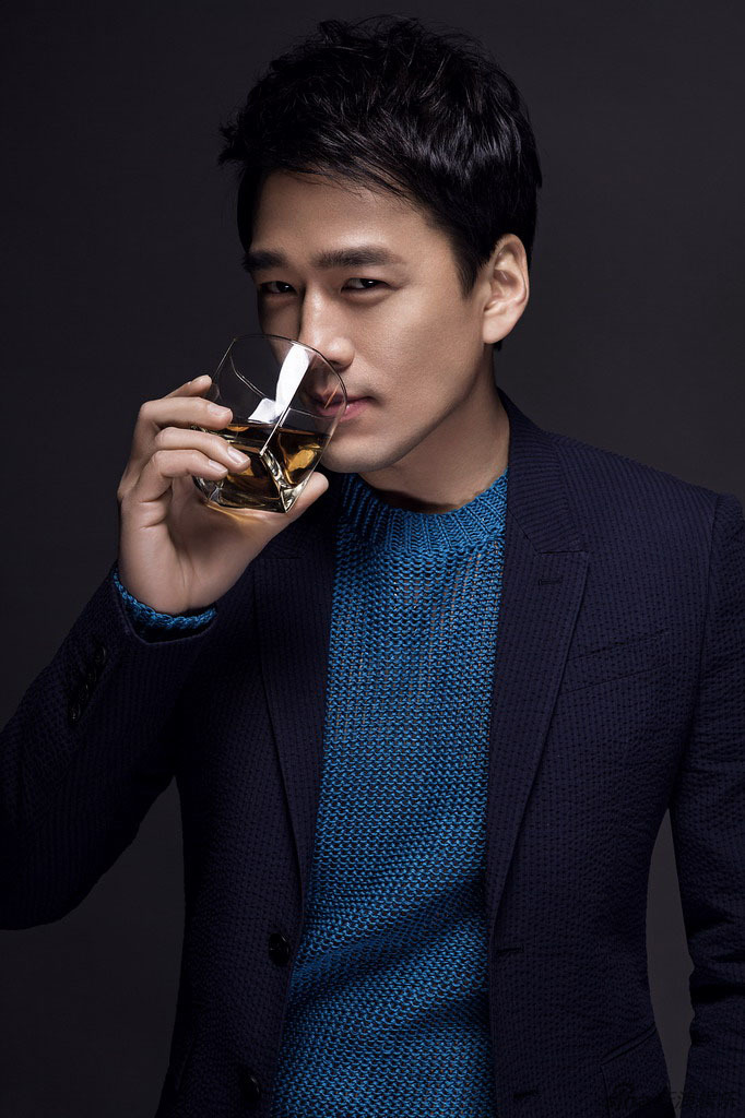 王耀庆写真显萌帅一面