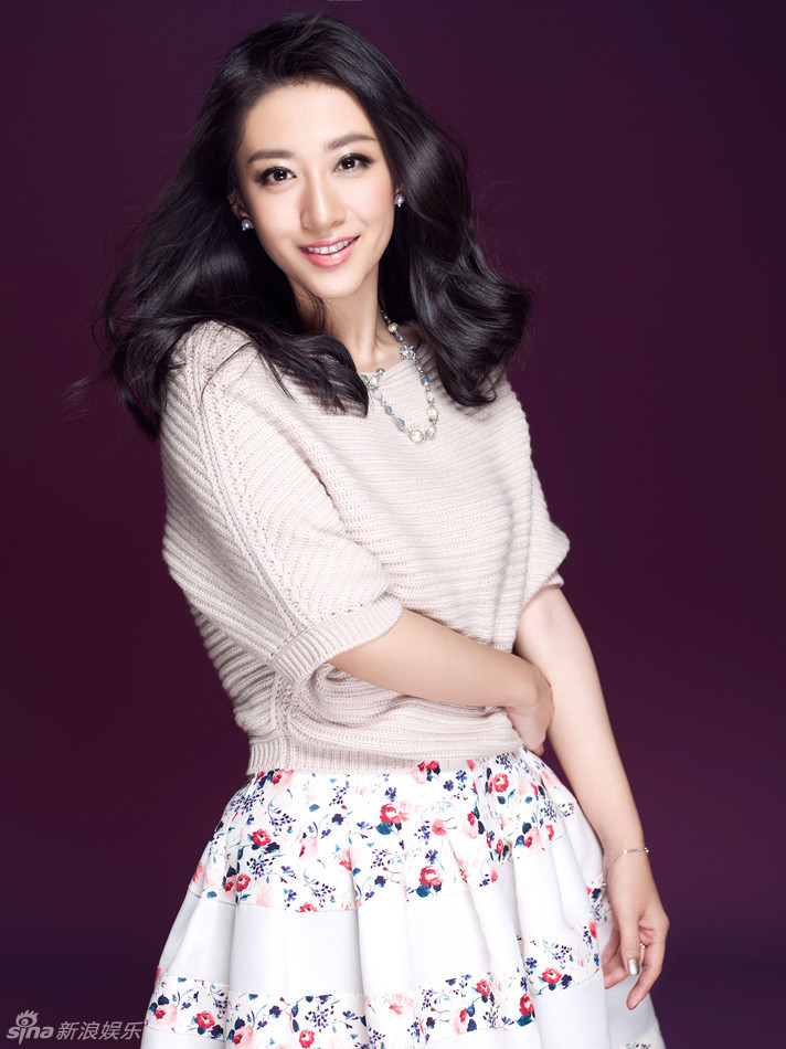 组图:刘思彤写真清新淡雅展女性魅力_高清图集_新浪网
