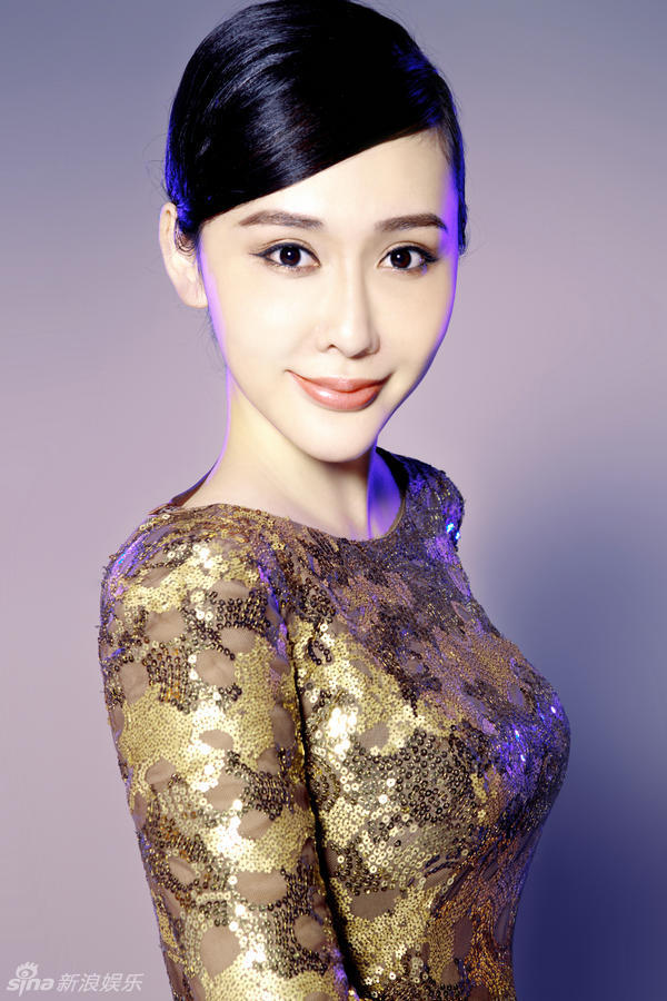 新浪娱乐讯 人气演员陈美行,拍摄了一组性感复古写真,写真中陈美行