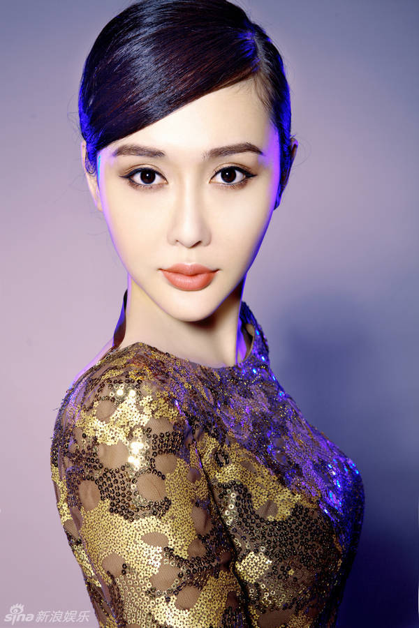 新浪娱乐讯 人气演员陈美行,拍摄了一组性感复古写真,写真中陈美行