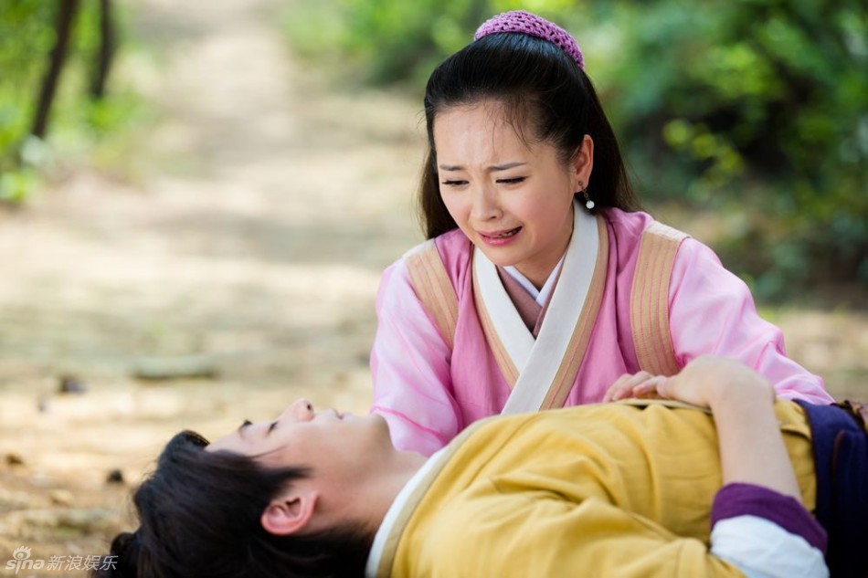 霍建华邓莎上演英雄救美桥段